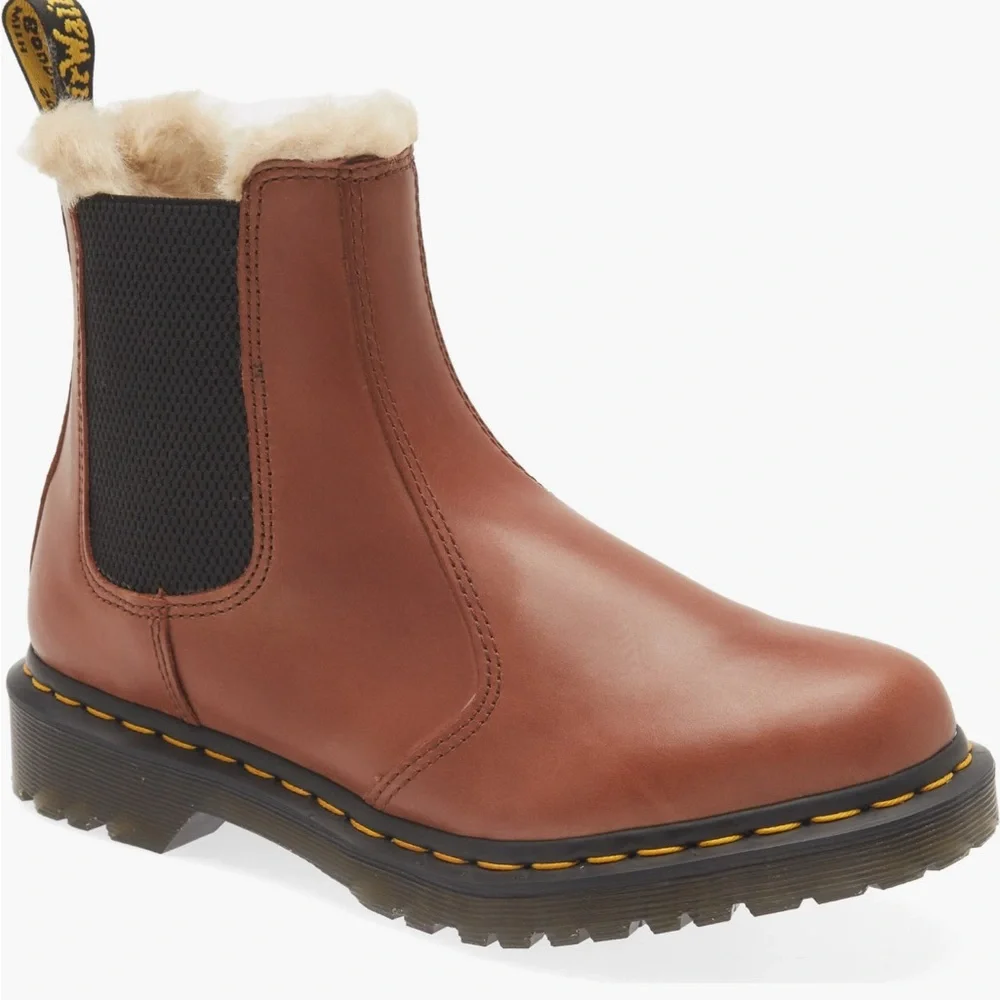 Doc Martins Lenore Saddle Brown Leather Chelsea Boots w Fur Lining sz 7 🌼